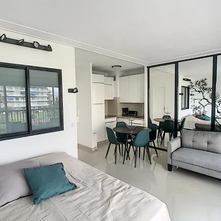 Studio Renove Sur Croisette Avec Terrasse, Clim Et Wi-fi - Fr-1-470-50 * Cannes